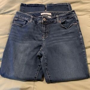 Chico’s Womens Jeans. Size 1.5 Short. Classic Styling. EUC. Inseam measures 29”.